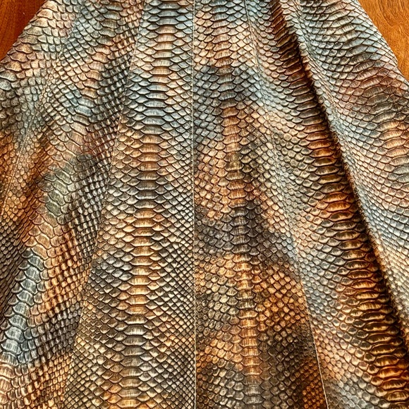 Prada Python A line skirt in size 42 Euro or 6US - Picture 5 of 7